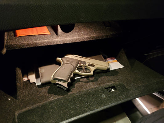 ¿Sabías que?  ¿Puede una persona de 18 años o más poseer un arma de fuego oculta en un vehículo?
